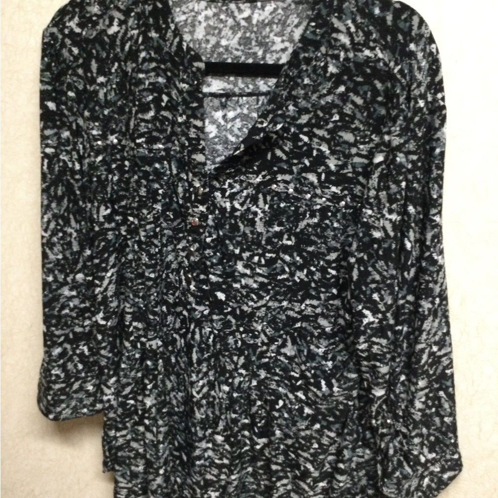 Extra large top in black and white